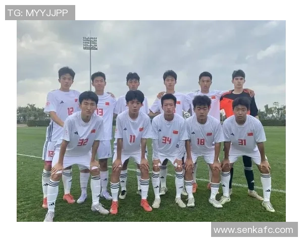 年轻足球教练如何在激烈竞争中脱颖而出与球队共同成长